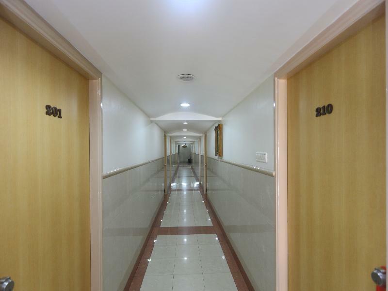 Oyo 14933 Rpr Residency Hotel Madrás Exterior foto